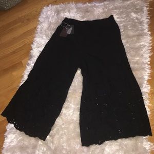 NWT Forever 21 Scallop hem Black Culottes